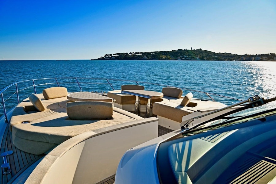 Features for CRAZY DIAMOND Private Luxury Yacht For sale