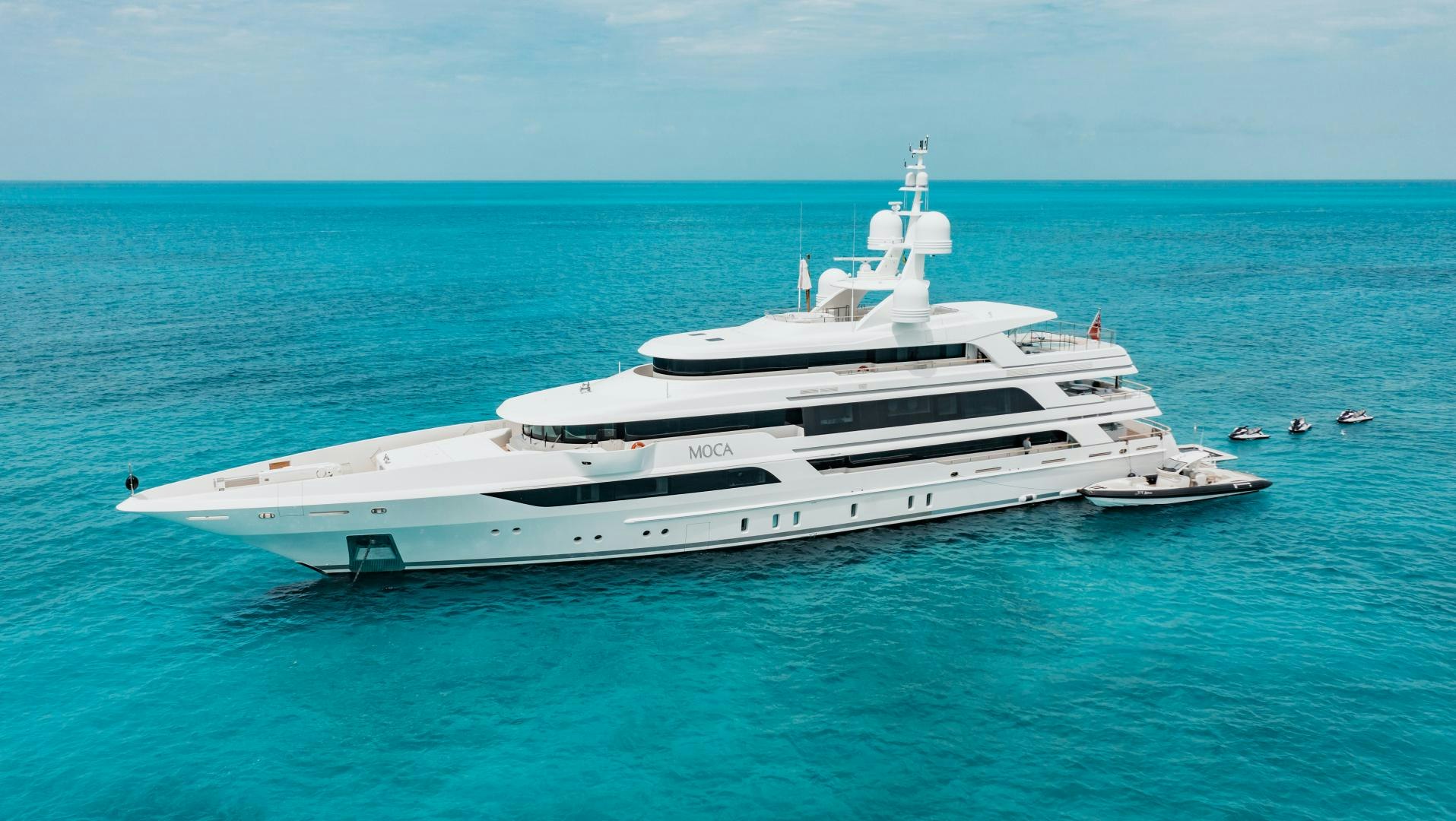 Aya benetti. Яхта Бенетти 125. Яхта Бенетти 92. Benetti 92 яхта. Яхта Бенетти 140