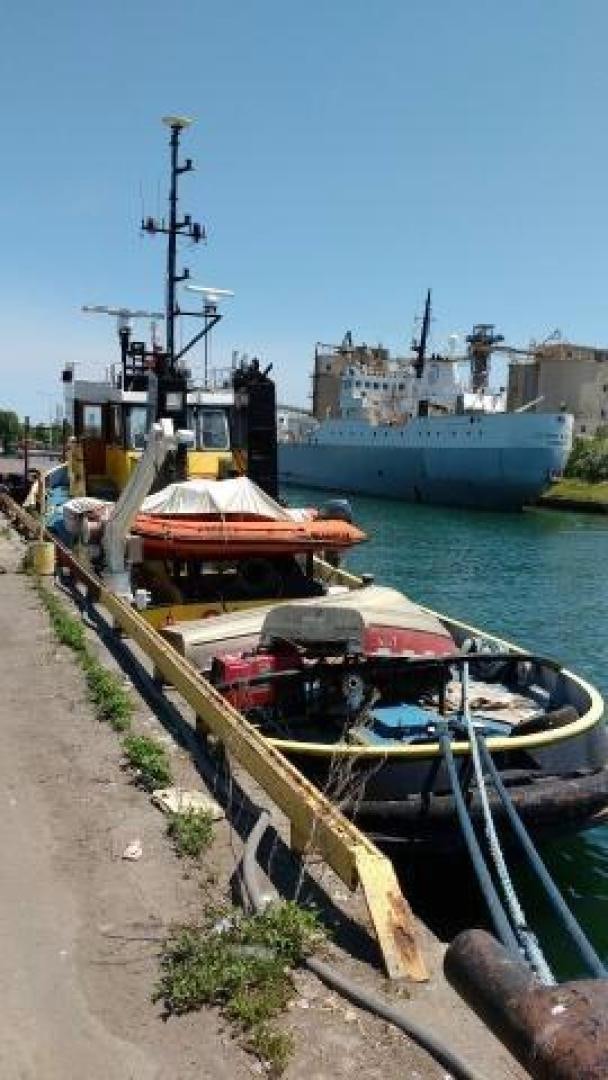 boats docked at a pier aboard ITINERANTE I Yacht for Sale