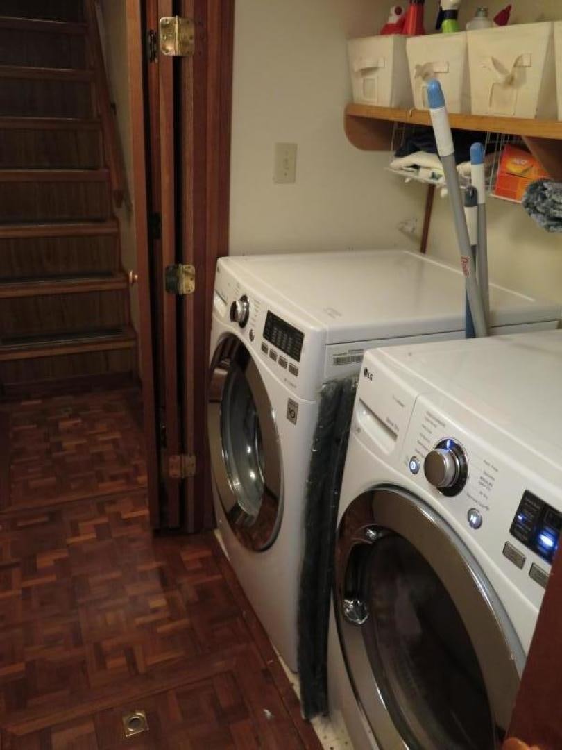 a washer and dryer in a room aboard WANDERER Yacht for Sale