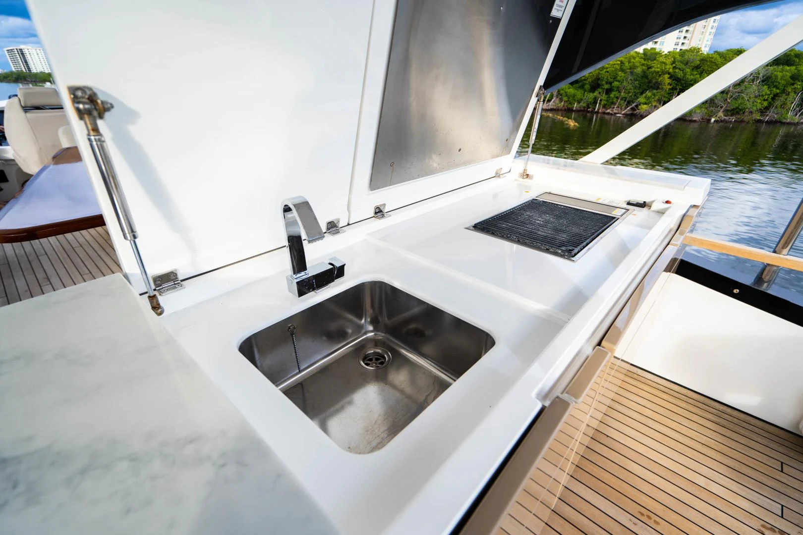 a sink in a bathtub aboard BLIND DATE Yacht for Sale