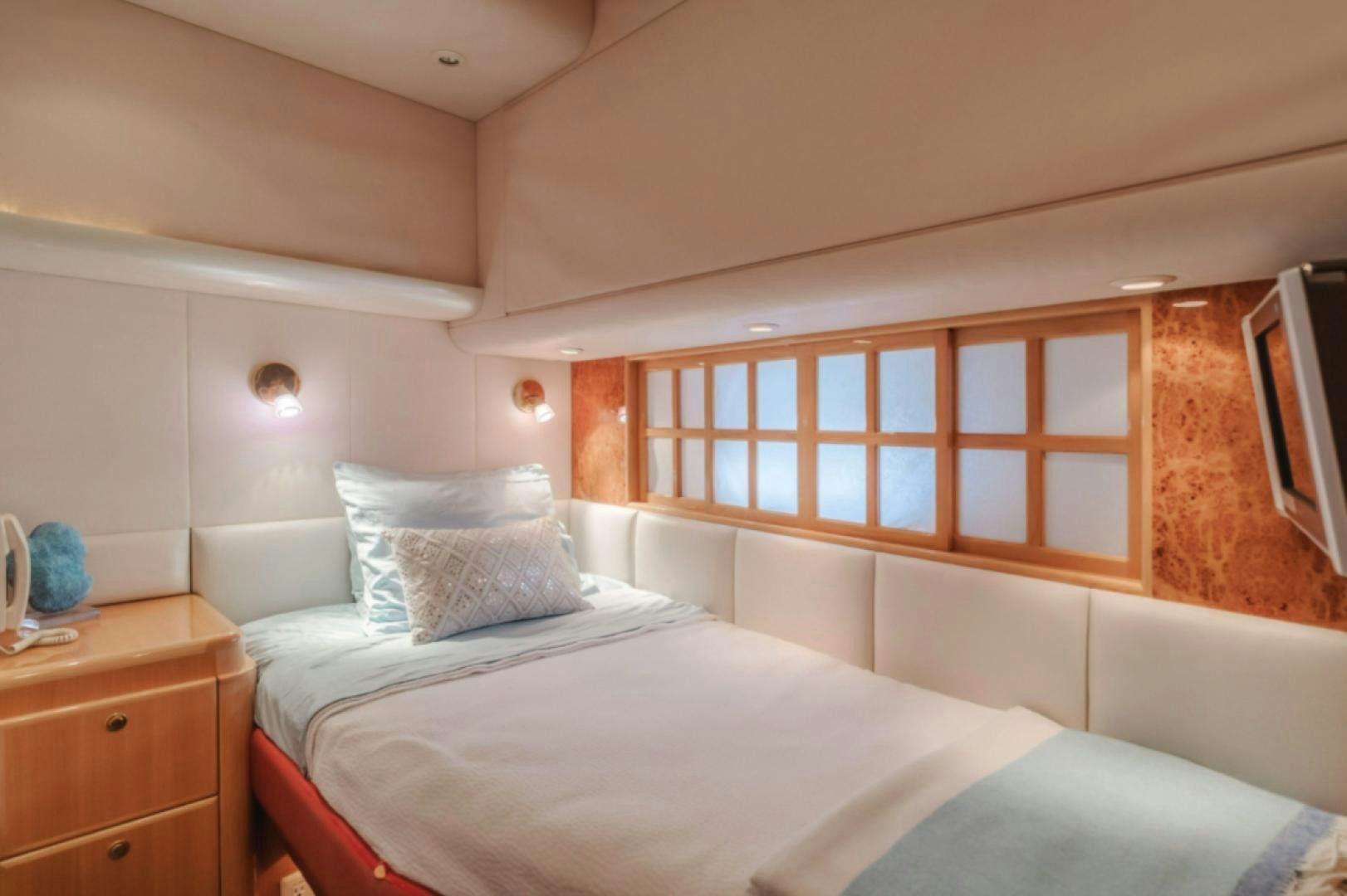 a room with two beds aboard no exceptions Yacht for Sale
