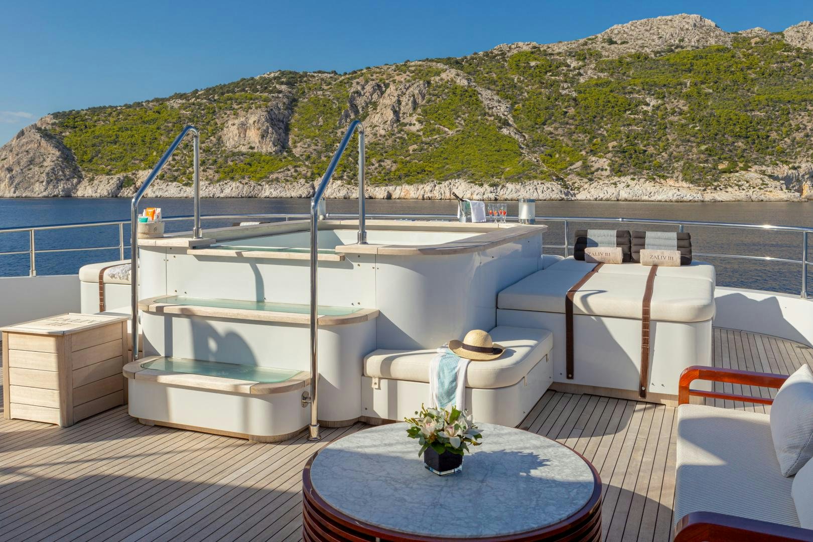 a large white tub in a room aboard ZALIV III Yacht for Sale