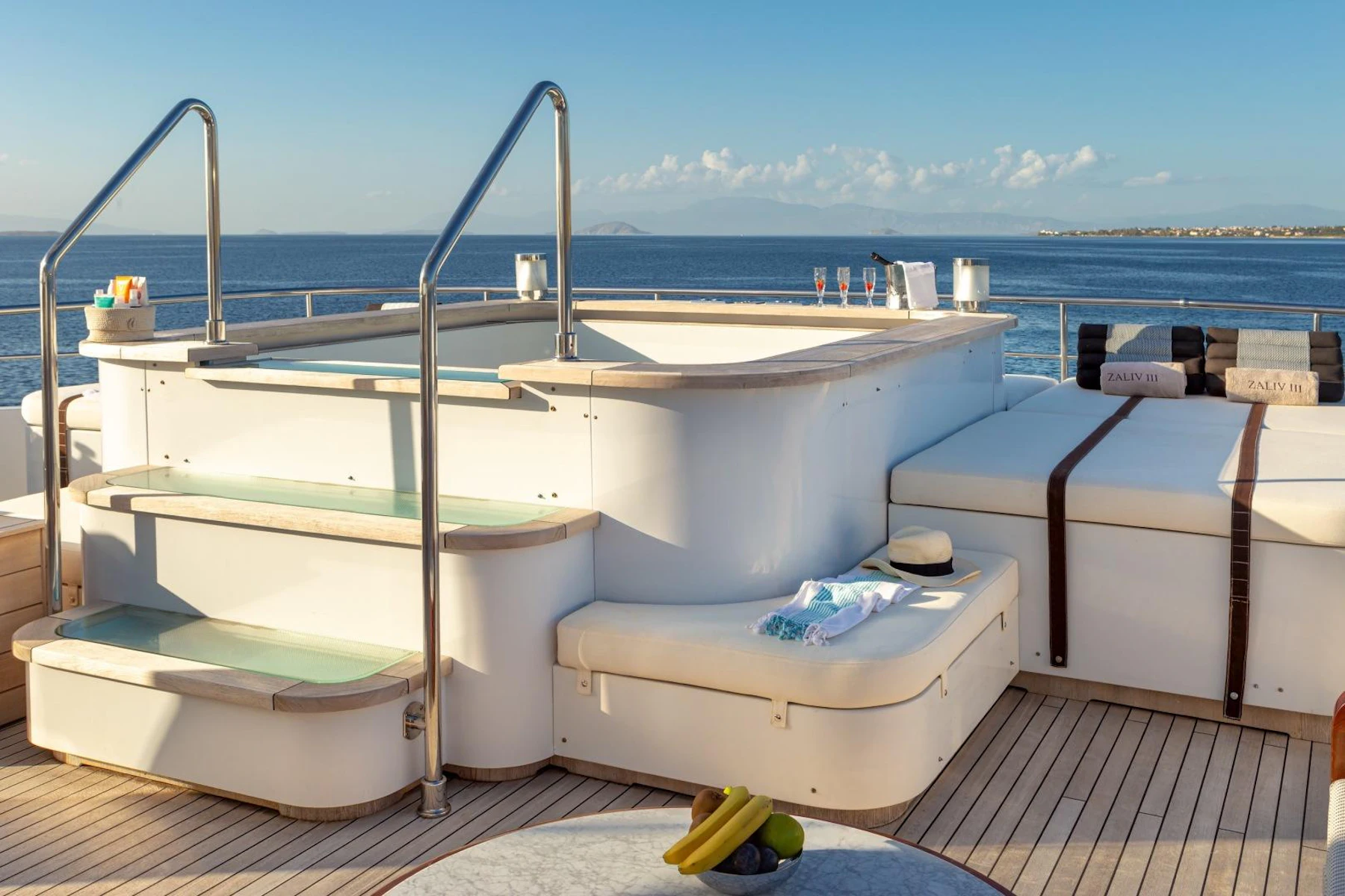 ZALIV III yacht charter 5