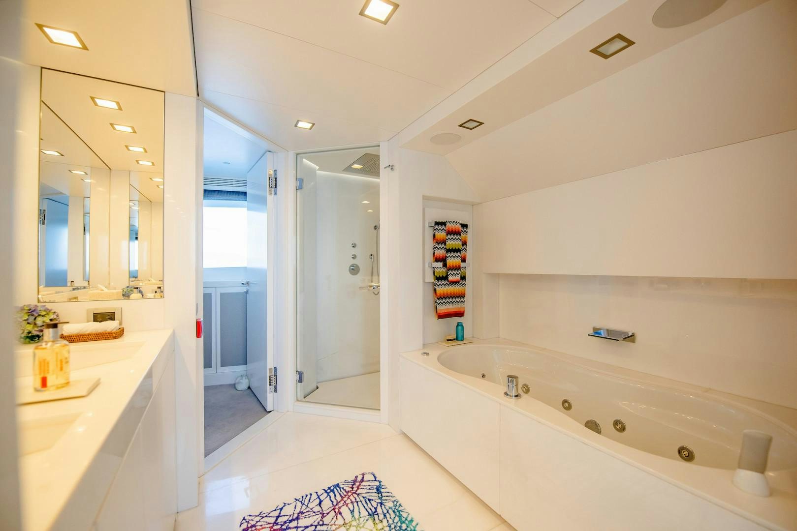 a large bathroom with a tub aboard OCEAN'S SEVEN Yacht for Sale