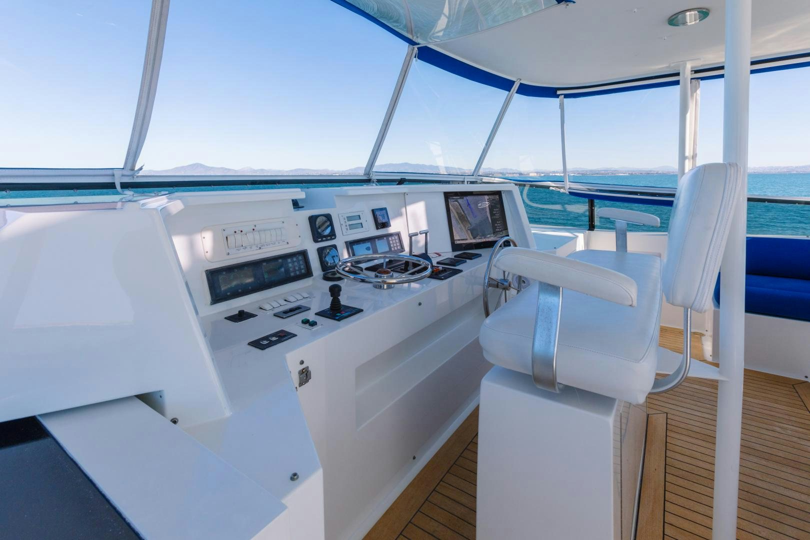 inside of a boat aboard LORI LYNN Yacht for Sale