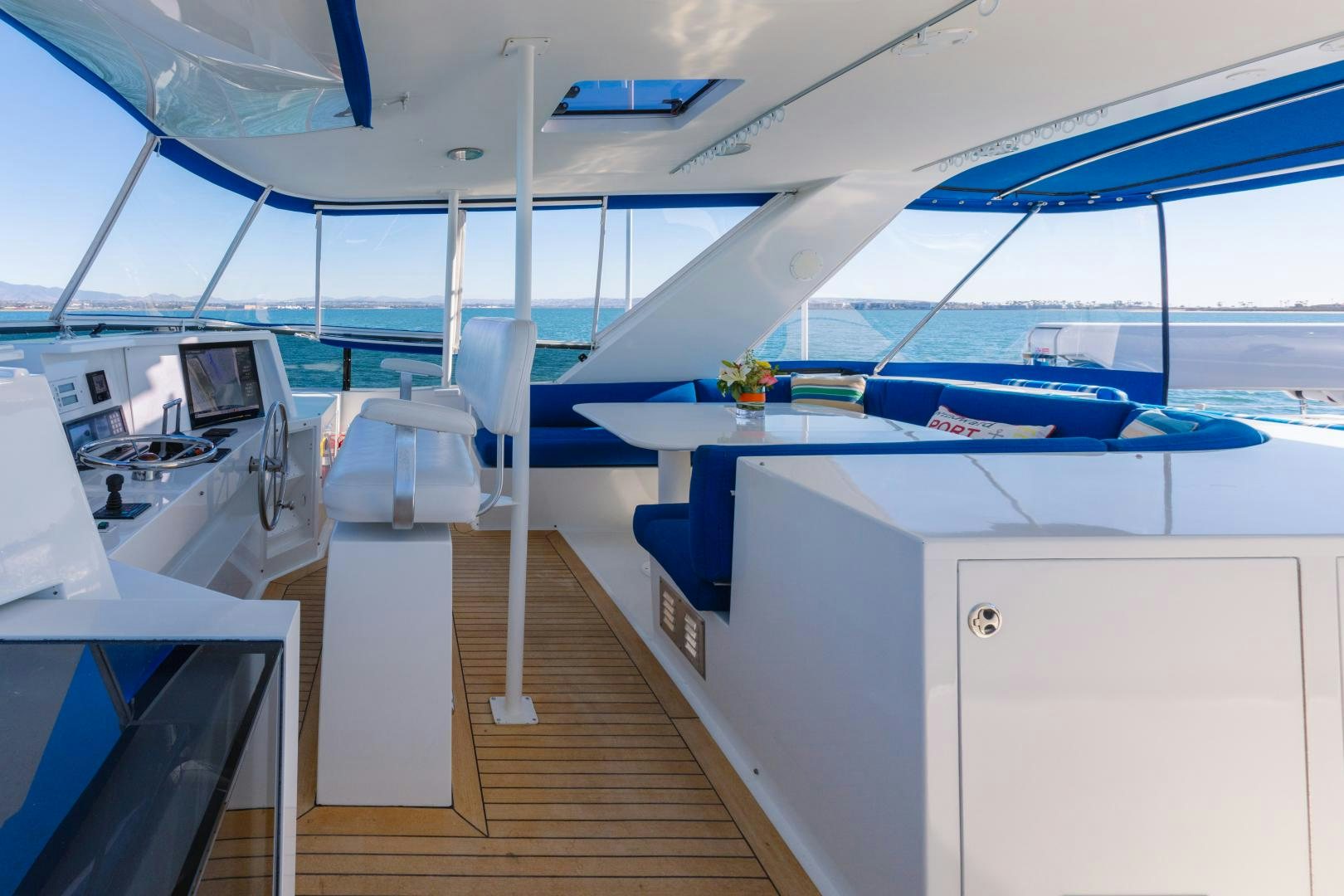 inside of a boat aboard LORI LYNN Yacht for Sale