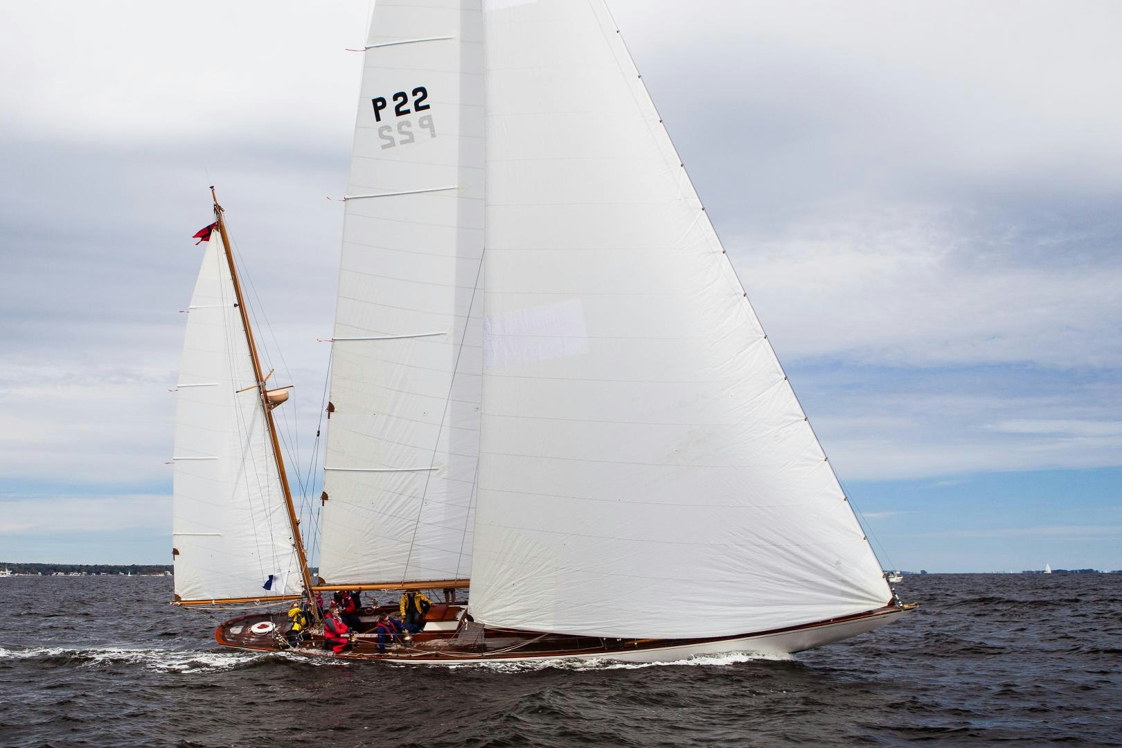 BERNICE Yacht for Sale | 54' (16.46m) 1916 Hodgdon Yachts | N&J BERNICE Yacht for Sale | 54' (16.46m) 1916 Hodgdon Yachts | N&J