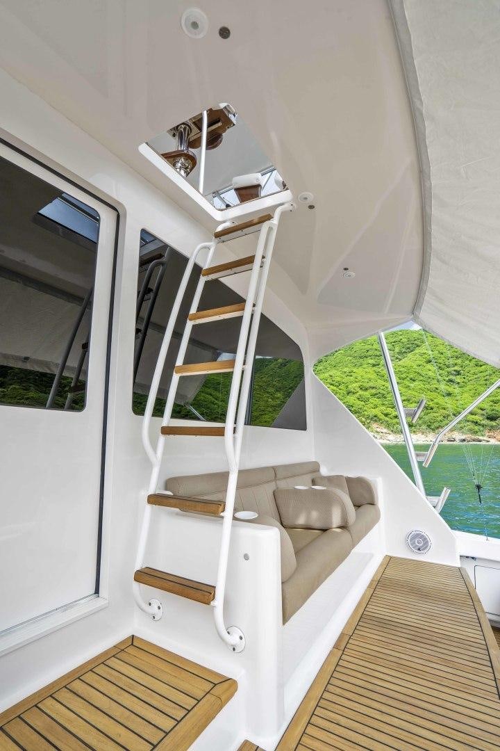 a bathroom with a tub and a shelf aboard TRANQUILO Yacht for Sale