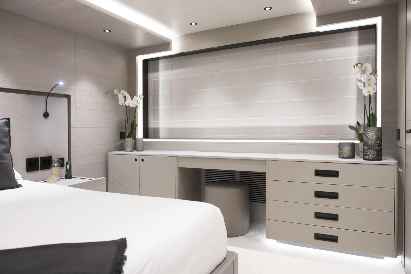 a room with a bed and a desk aboard ALFRESCO 125 Yacht for Sale