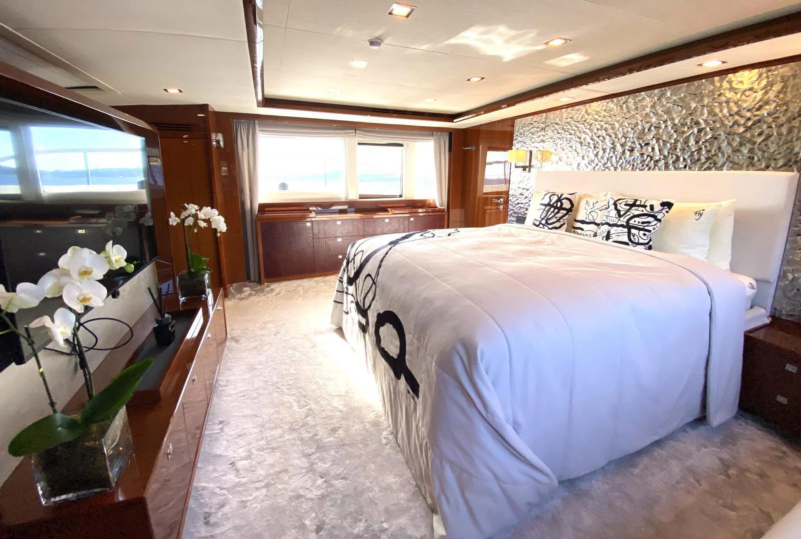 a bedroom with a bed and a table aboard M/Y FLY Yacht for Sale