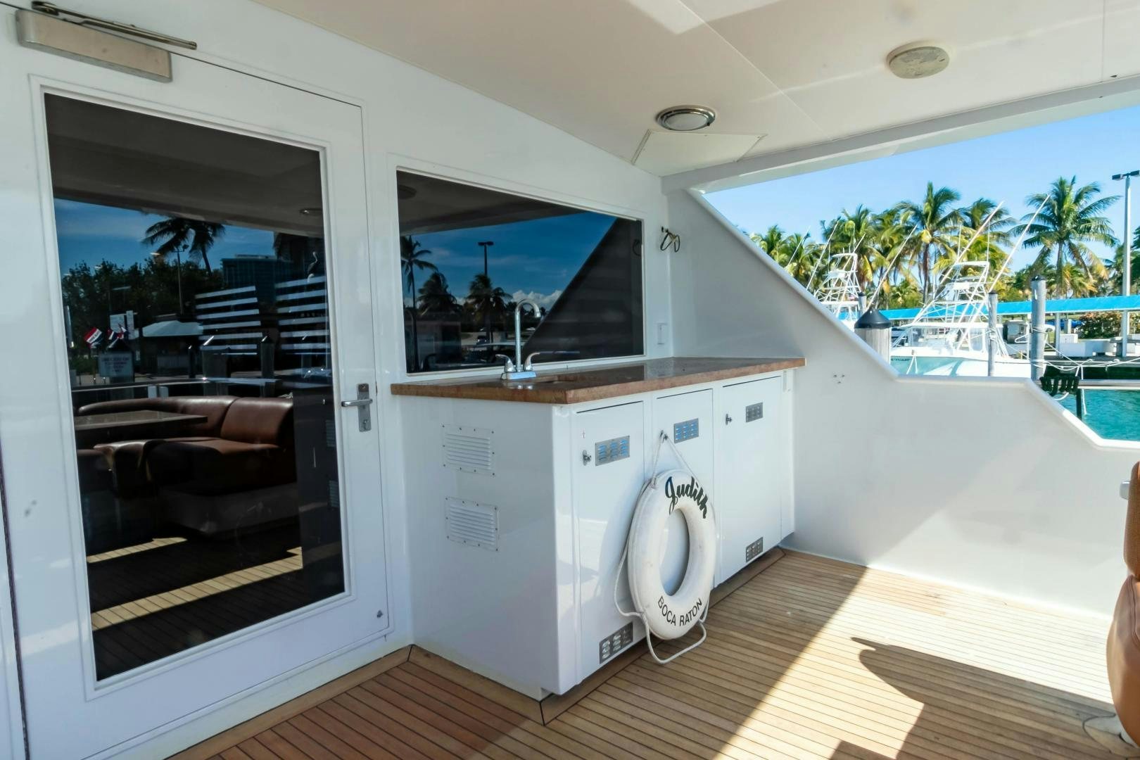 a room with a washing machine aboard AUDACITY Yacht for Sale
