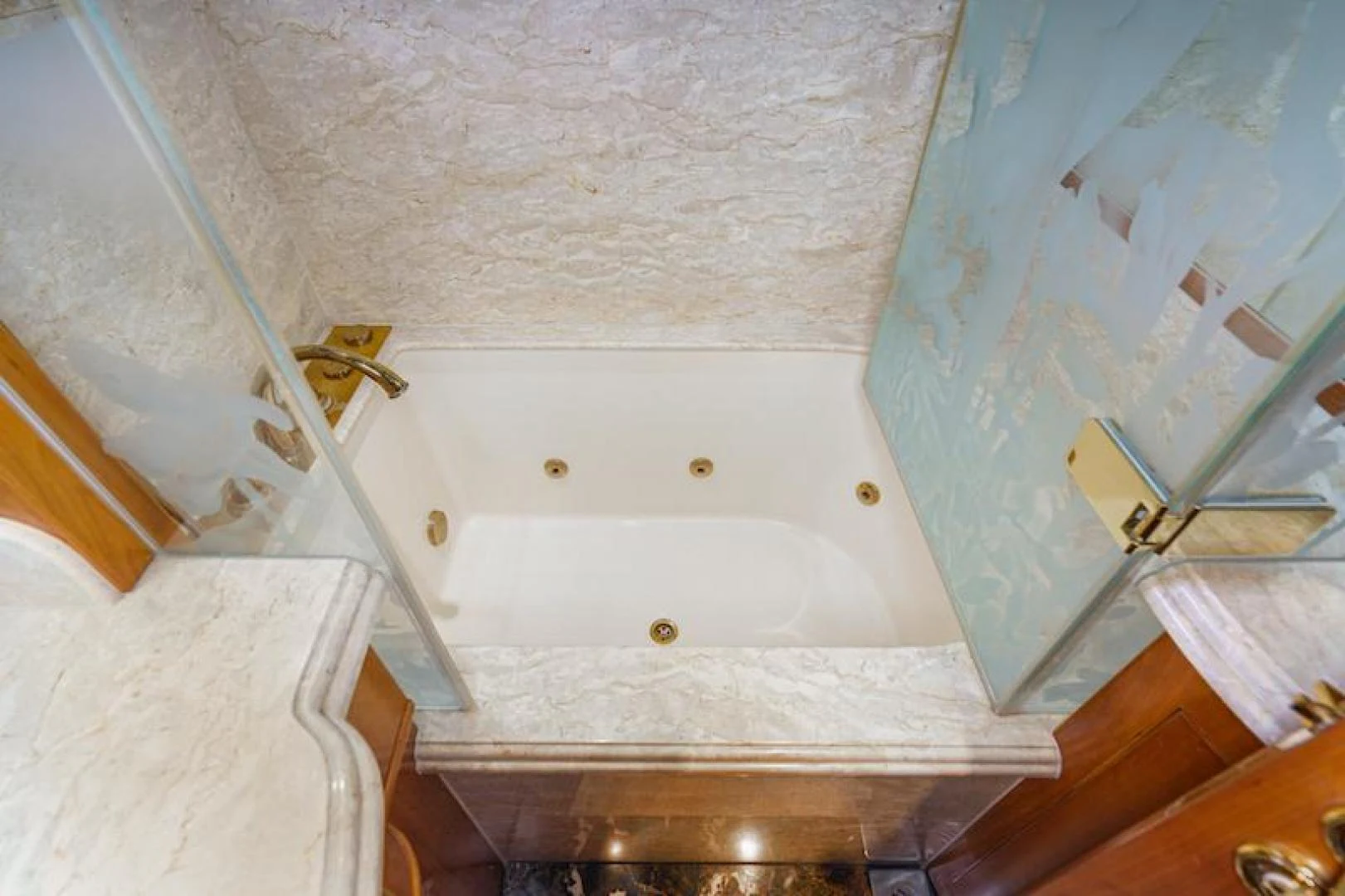 a bathroom with a tub aboard ALMOST THERE Yacht for Sale