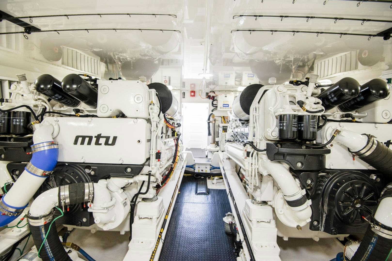 a white machine with a blue and yellow light aboard C STUDENT Yacht for Sale