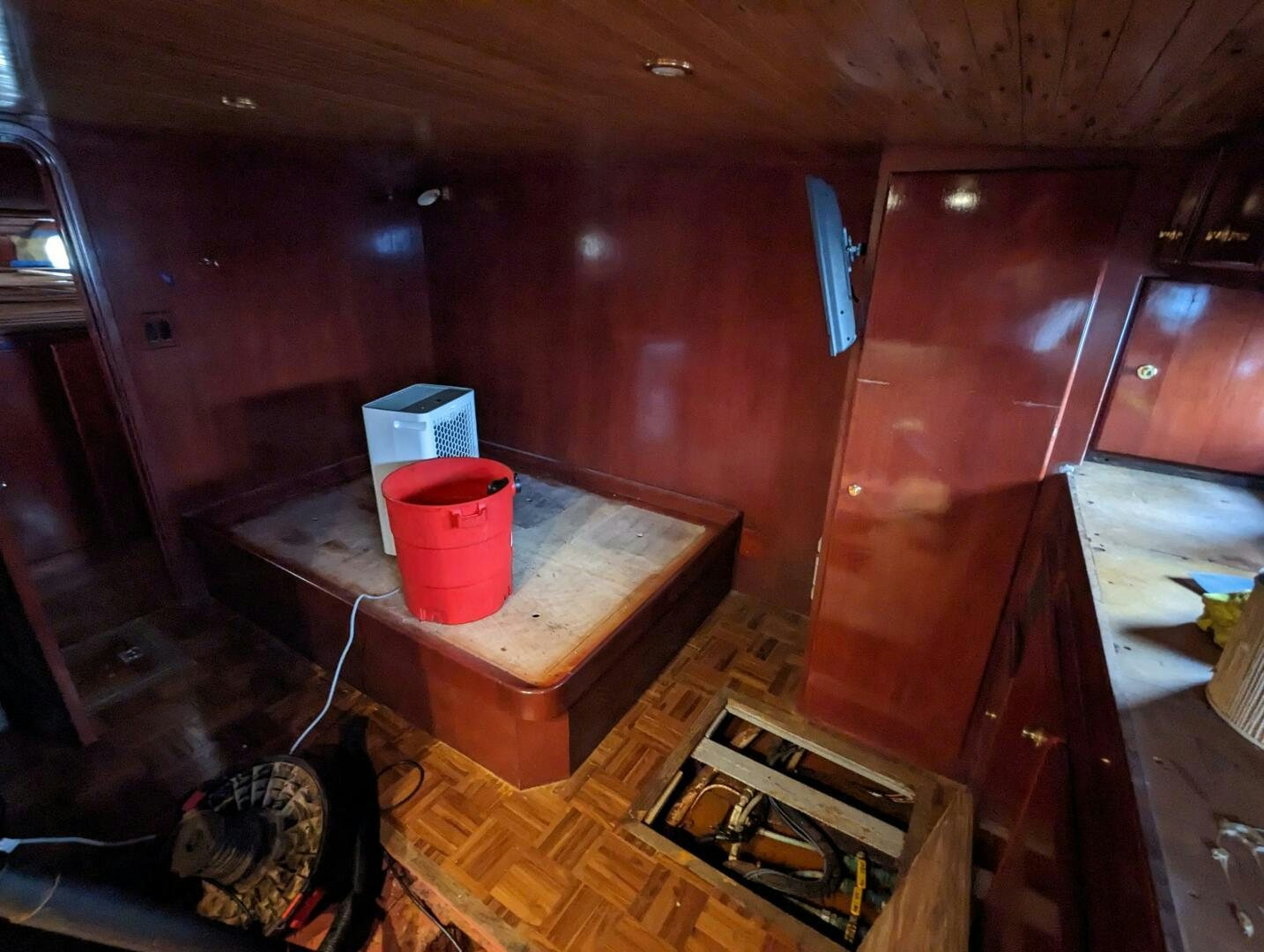 a bucket on a counter aboard ISABELLA Yacht for Sale