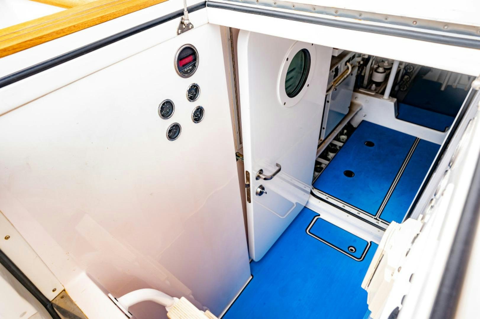 a white washing machine aboard Bimini Babe Yacht for Sale