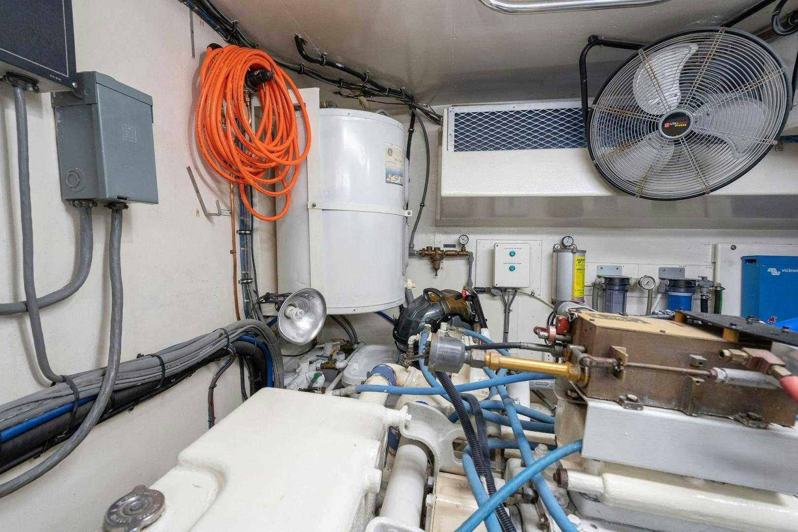 a room with several machines aboard PEYTONS PLACE Yacht for Sale