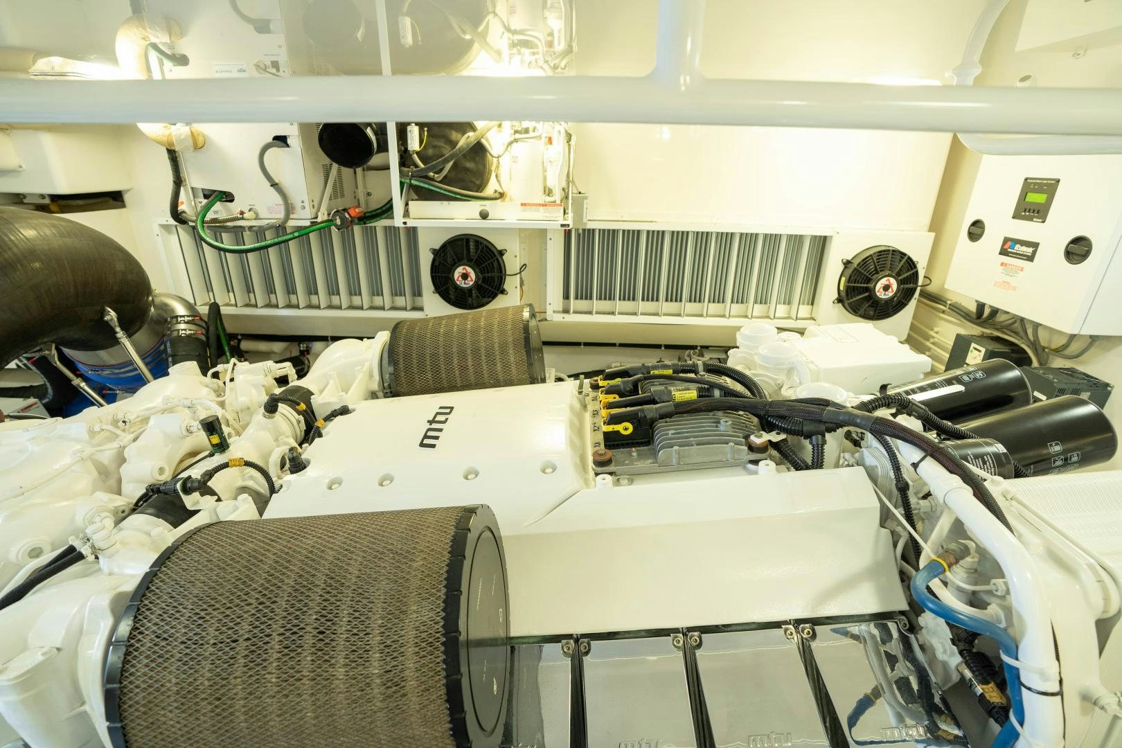 a room with medical equipment aboard MER SEA SAKES Yacht for Sale