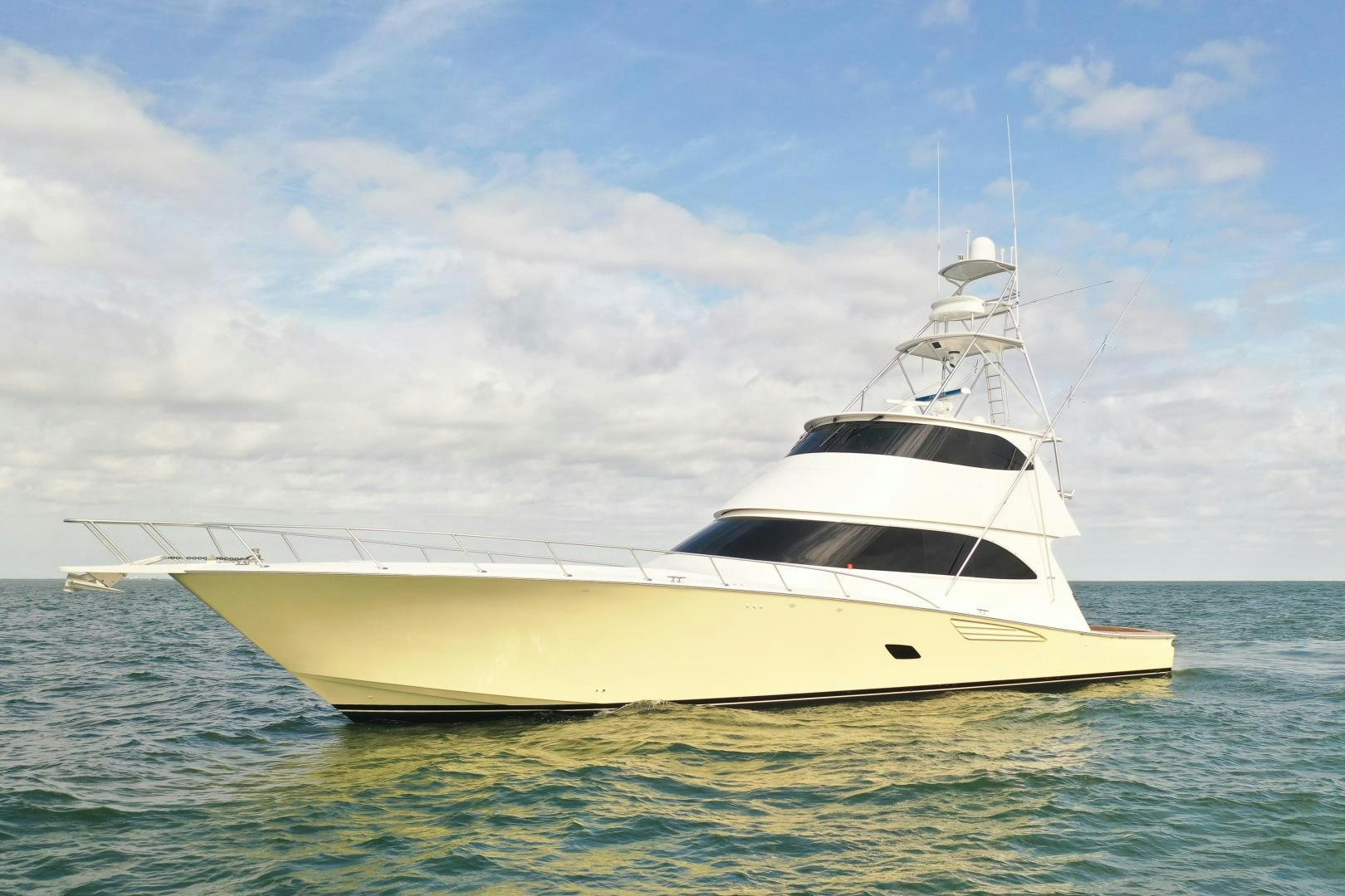 a white yacht in the water aboard MER SEA SAKES Yacht for Sale