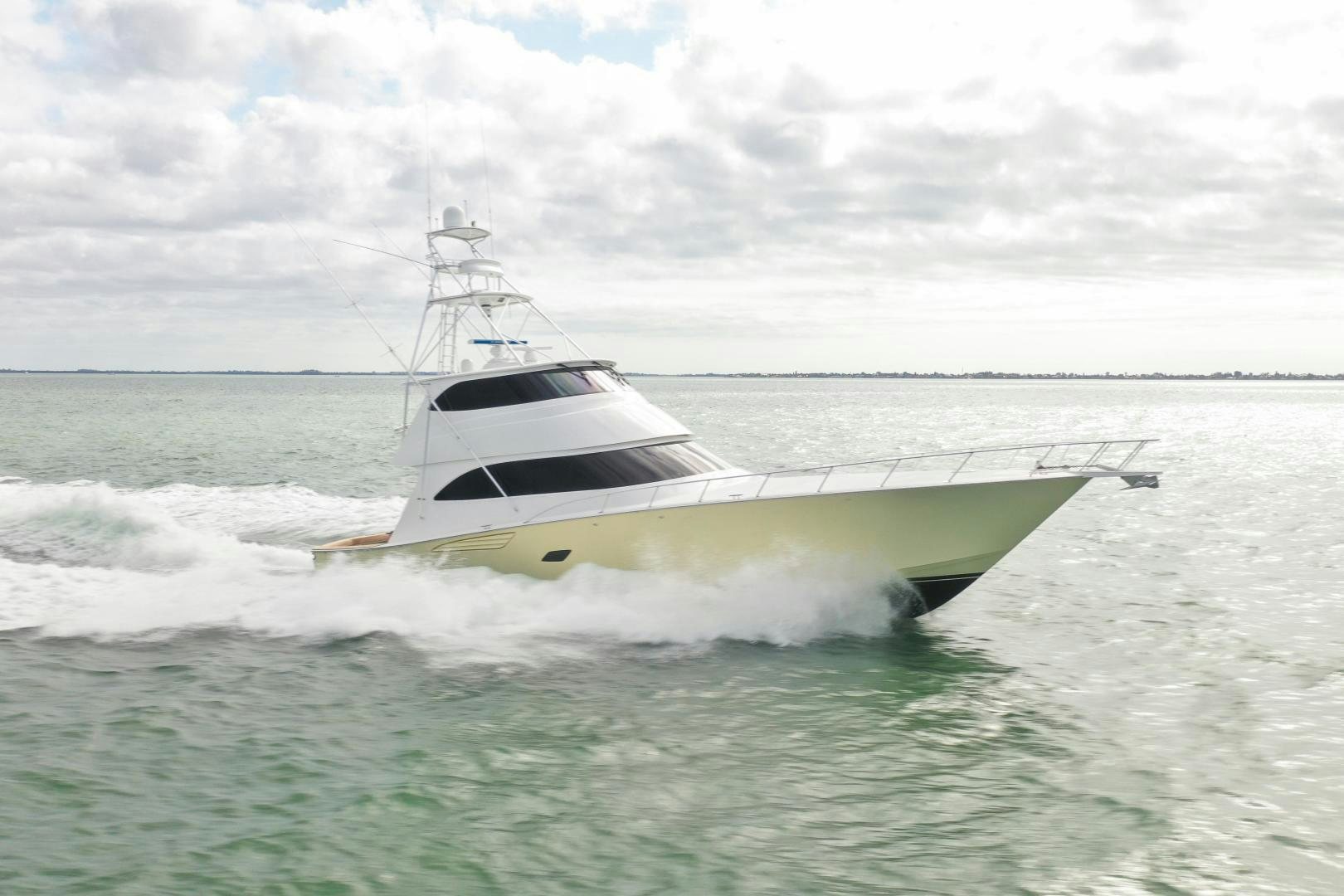 a boat in the water aboard MER SEA SAKES Yacht for Sale