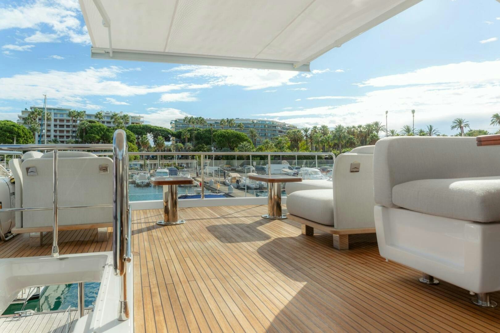 SOLSTICE Yacht for Sale in Cannes 74' 3" (22.64m) 2020 Azimut N&J