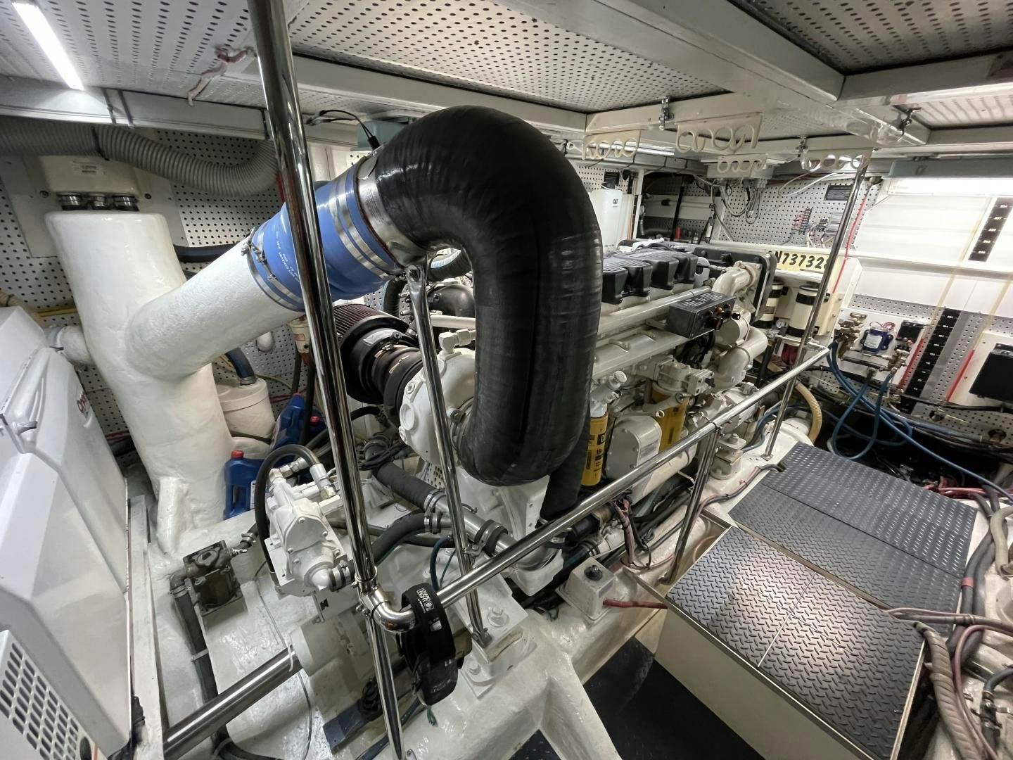 a machine with a large metal pipe aboard MIA & MAUI JIM Yacht for Sale