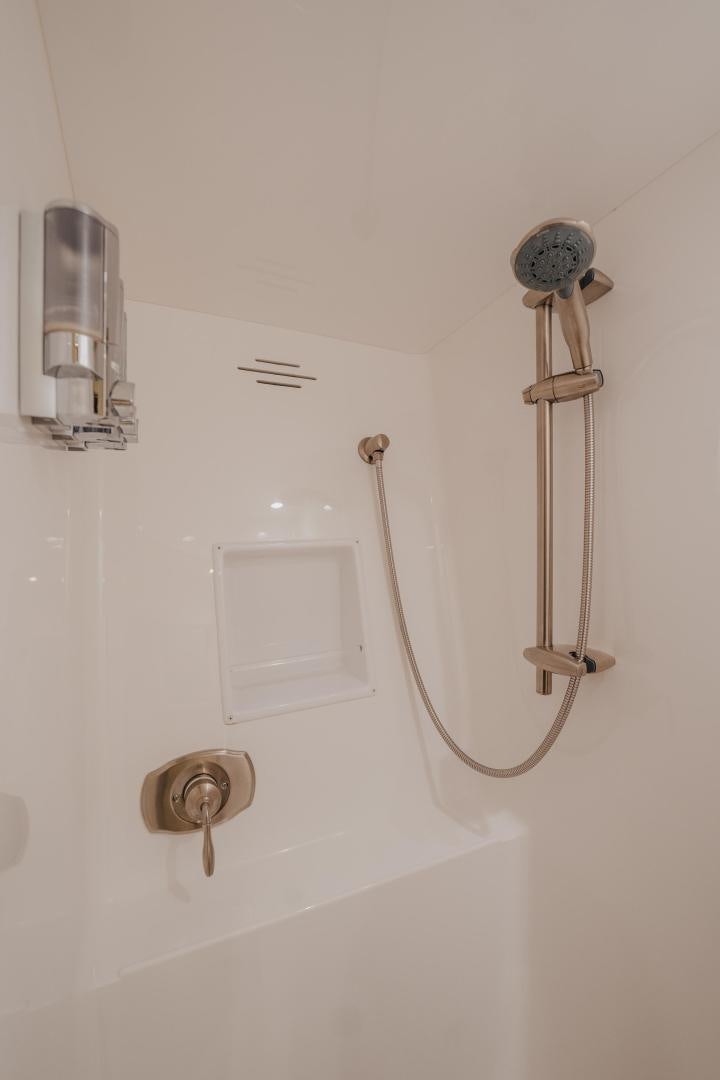 a white wall with a light aboard AUSPICIOUS Yacht for Sale