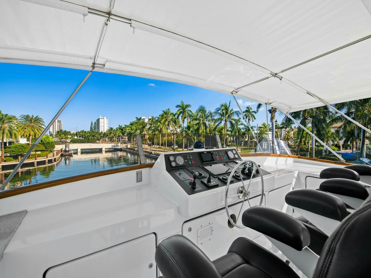 inside of a boat aboard SIENNA Yacht for Sale