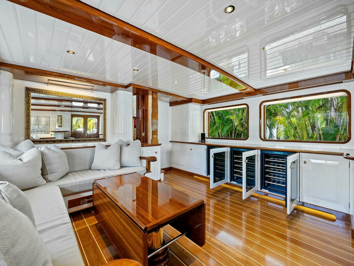 a living room with a wood floor aboard SIENNA Yacht for Sale