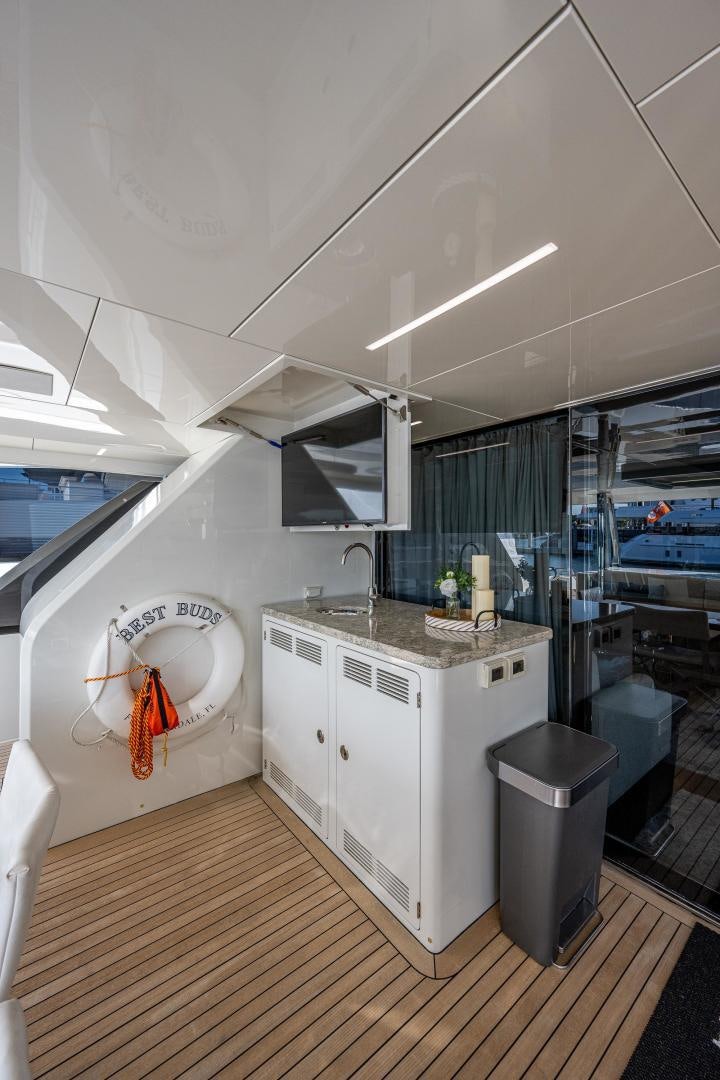 a bathroom with a large fan aboard SEAMENT Yacht for Sale