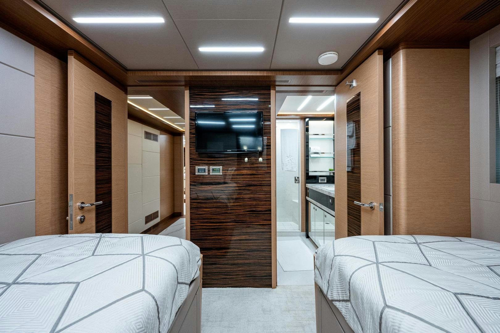 a hospital bed in a hospital aboard SEAMENT Yacht for Sale