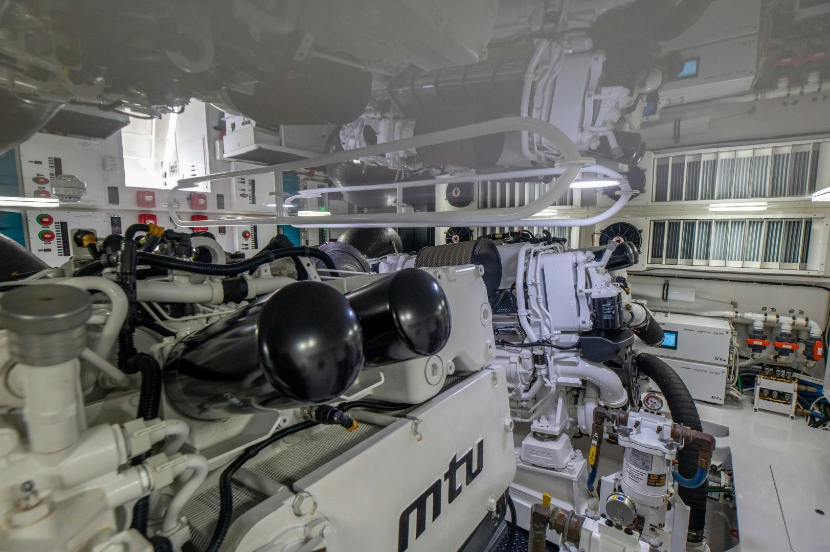 a large machine in a factory aboard RAGIN CAJUN Yacht for Sale