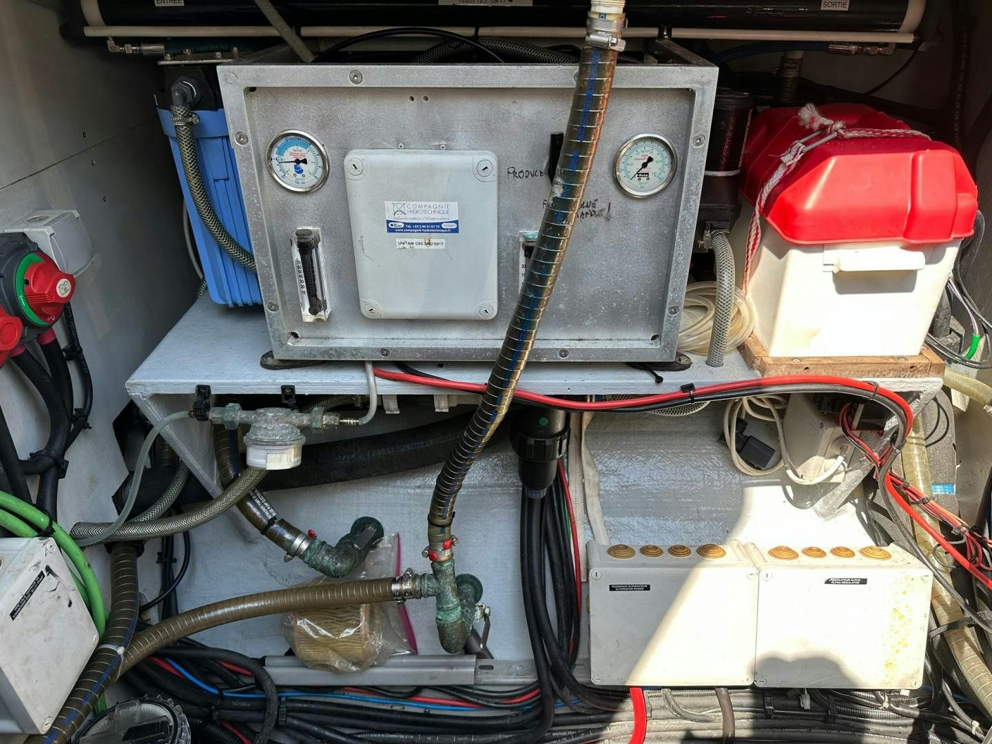 a machine with wires and wires aboard OCEAN VIEW Yacht for Sale