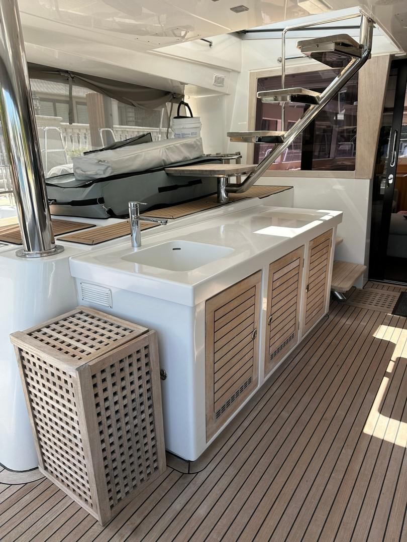 a large white machine aboard OCEAN VIEW Yacht for Sale