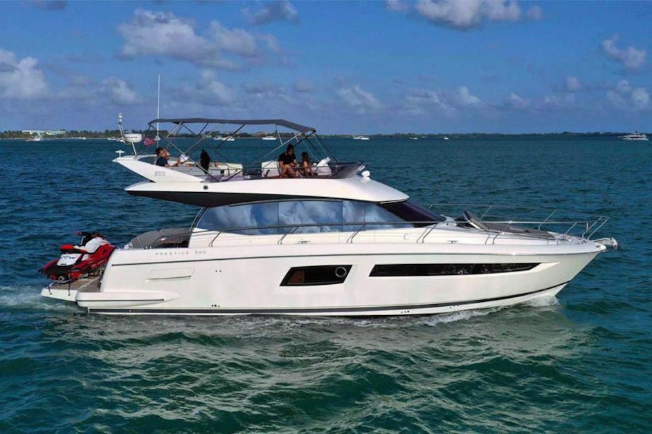 PATINGA Yacht for Sale in Miami | 50' (15.24m) 2015 Prestige | N&J