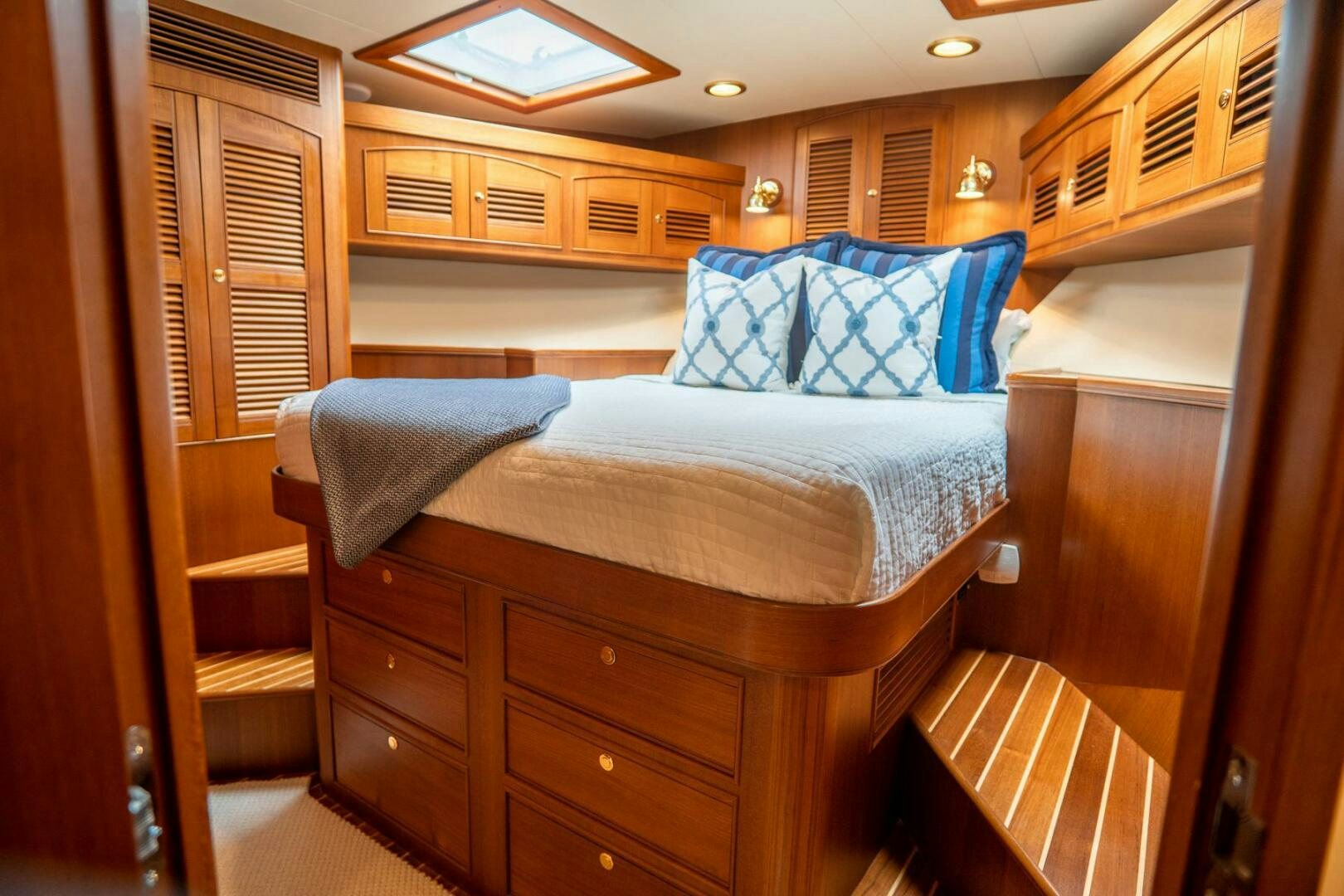 a bed in a cabin aboard QUARRY Yacht for Sale