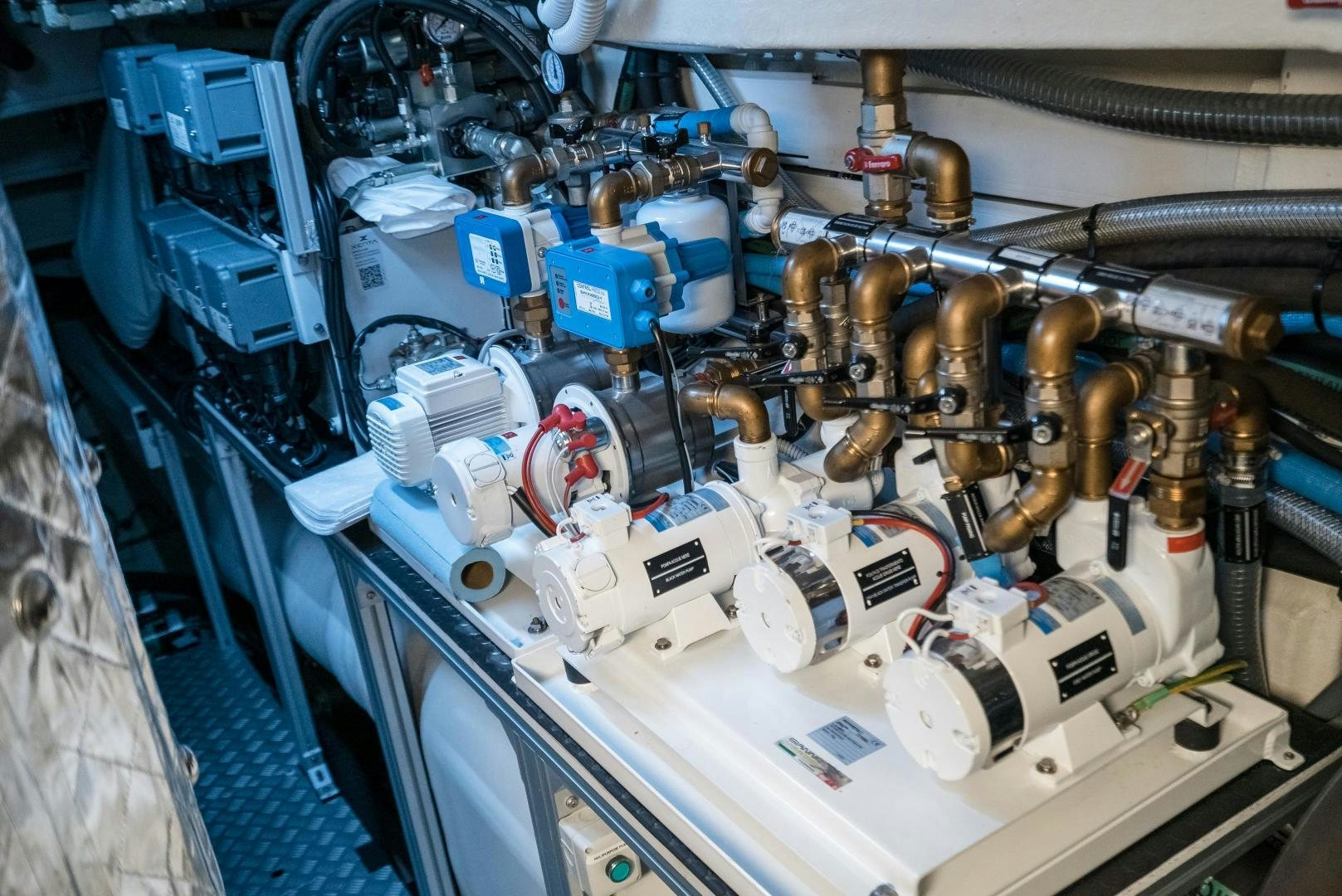 a machine with many wires aboard BEL SOGNO Yacht for Sale
