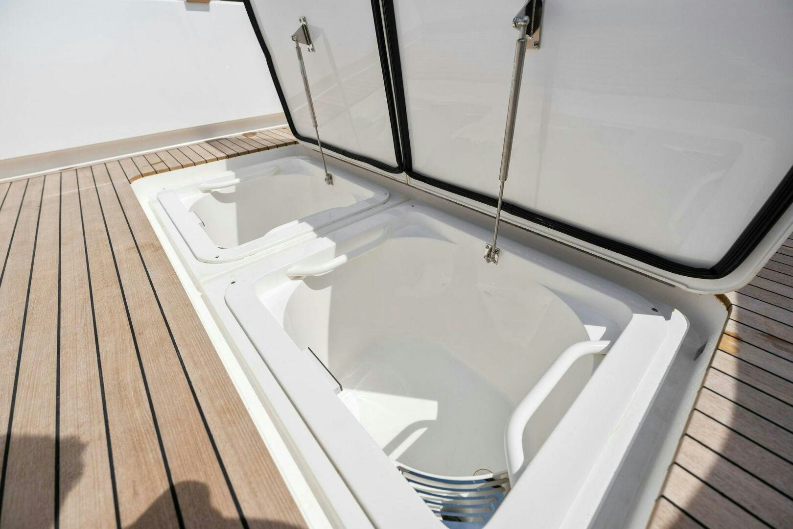 a bathtub with a sink aboard SHOE  Yacht for Sale