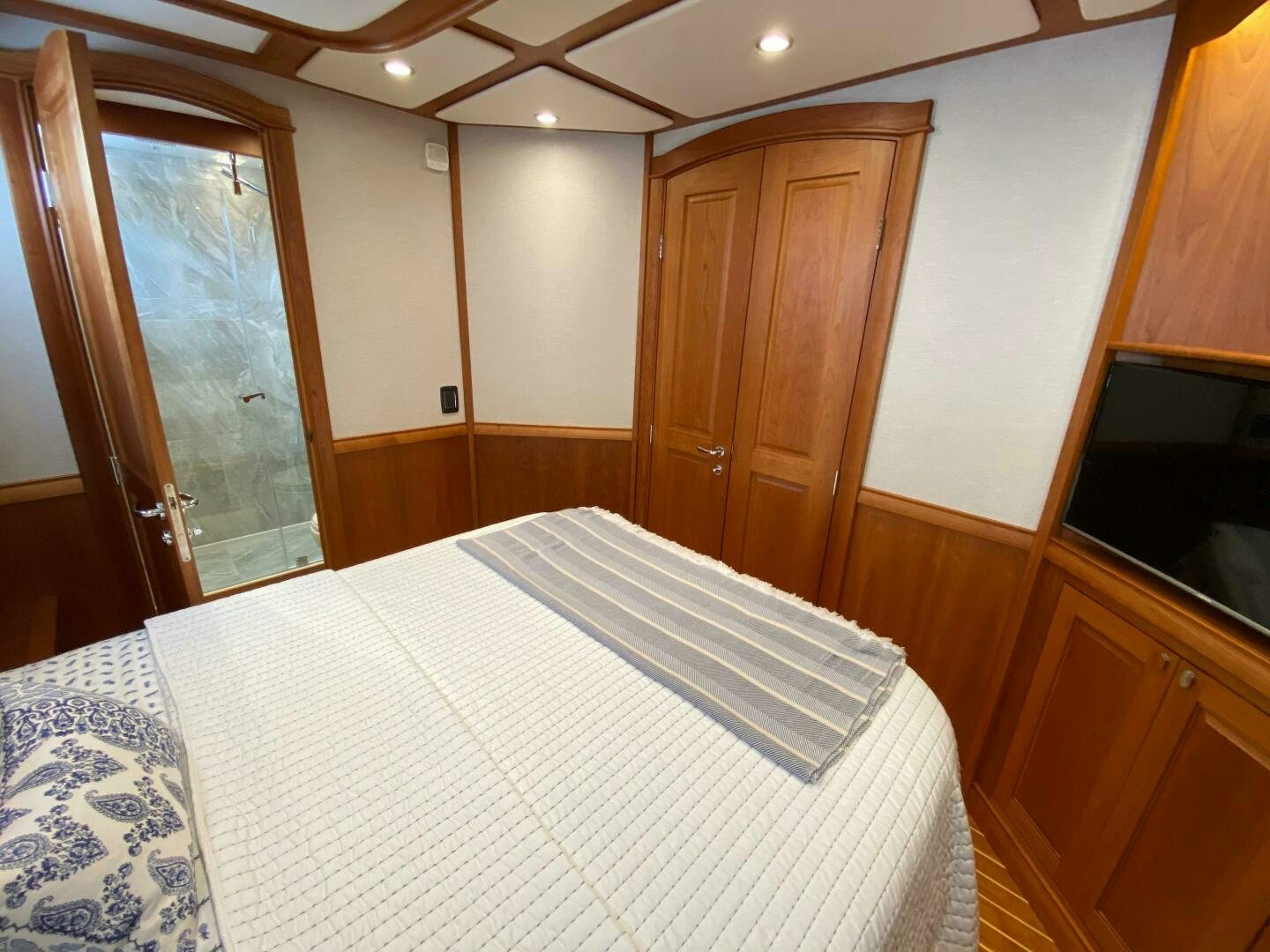 a room with a bed and a television aboard WHIRL AWAY Yacht for Sale
