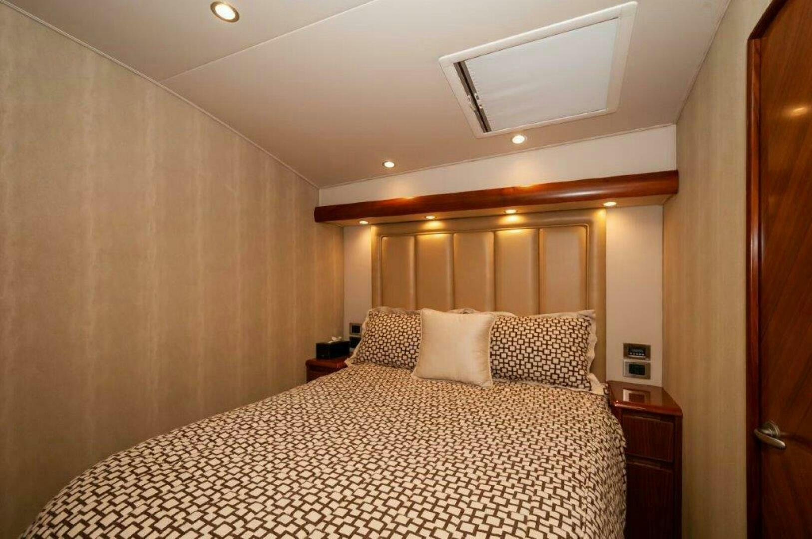 a bed with a white comforter aboard BAREFOOT DRIVE Yacht for Sale