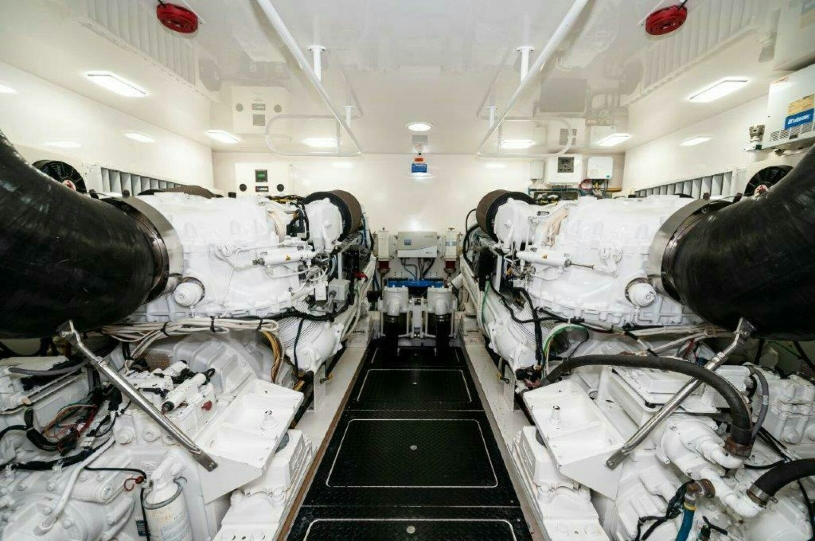 a room full of tanks aboard BAREFOOT DRIVE Yacht for Sale