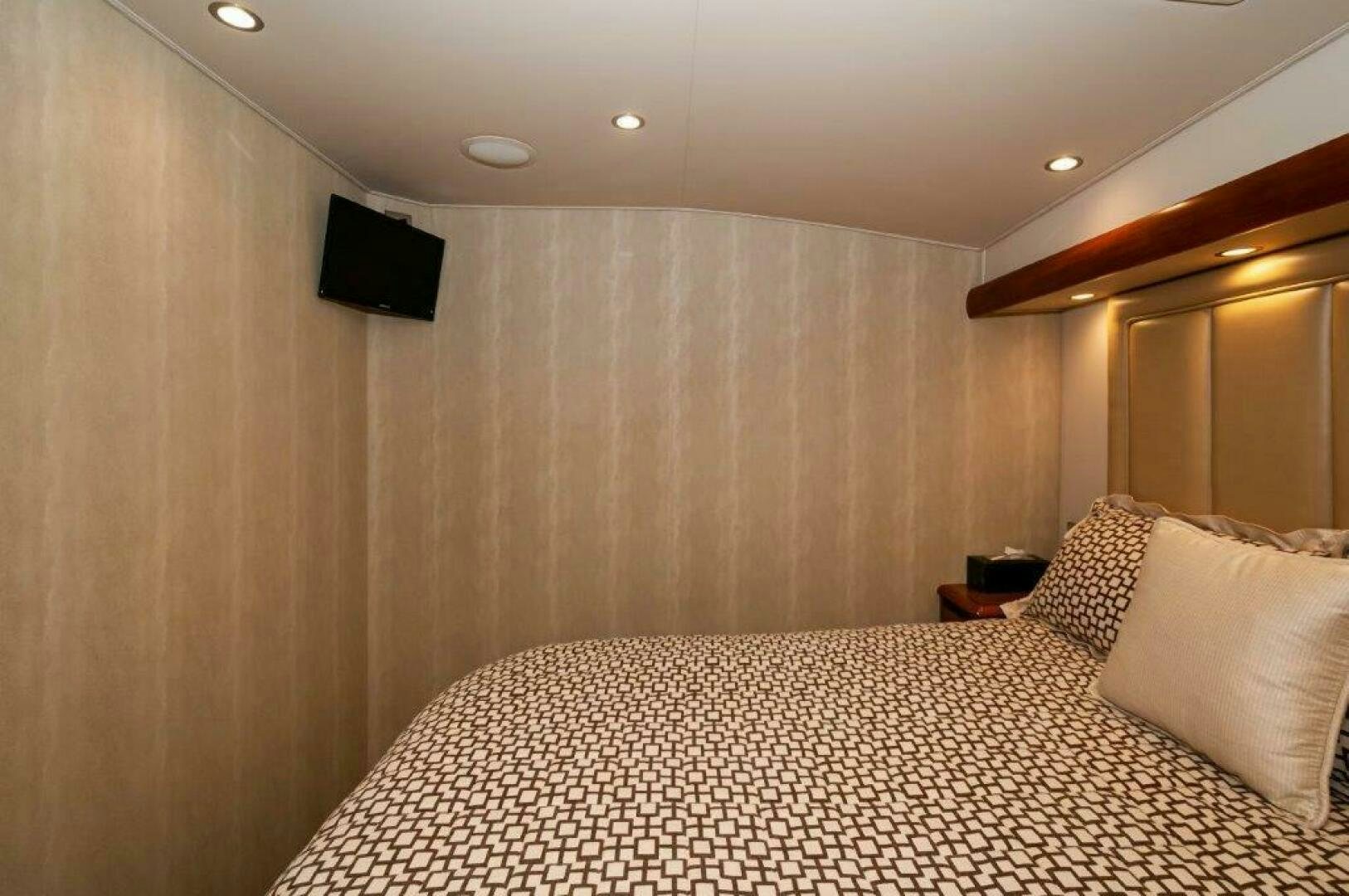 a bed with a white comforter aboard BAREFOOT DRIVE Yacht for Sale