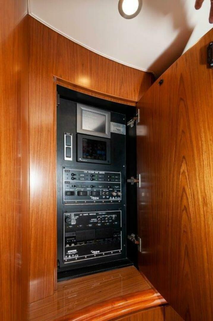a black computer tower aboard BAREFOOT DRIVE Yacht for Sale