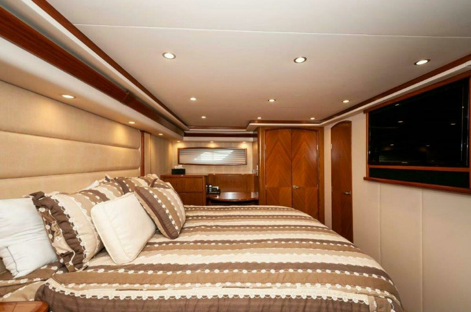 a bed with white sheets aboard BAREFOOT DRIVE Yacht for Sale