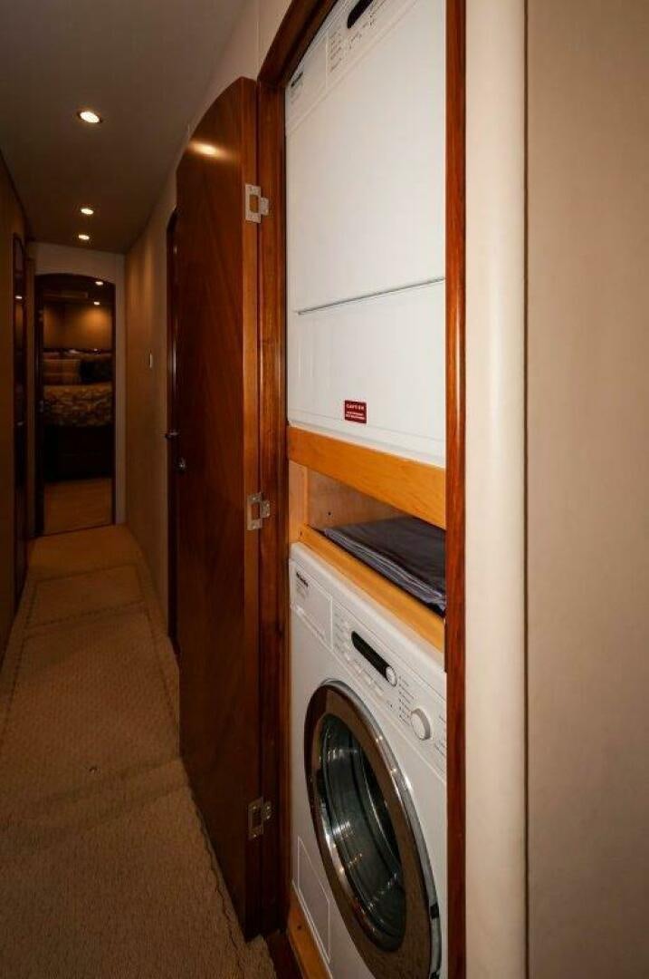 a hallway with a washing machine aboard BAREFOOT DRIVE Yacht for Sale