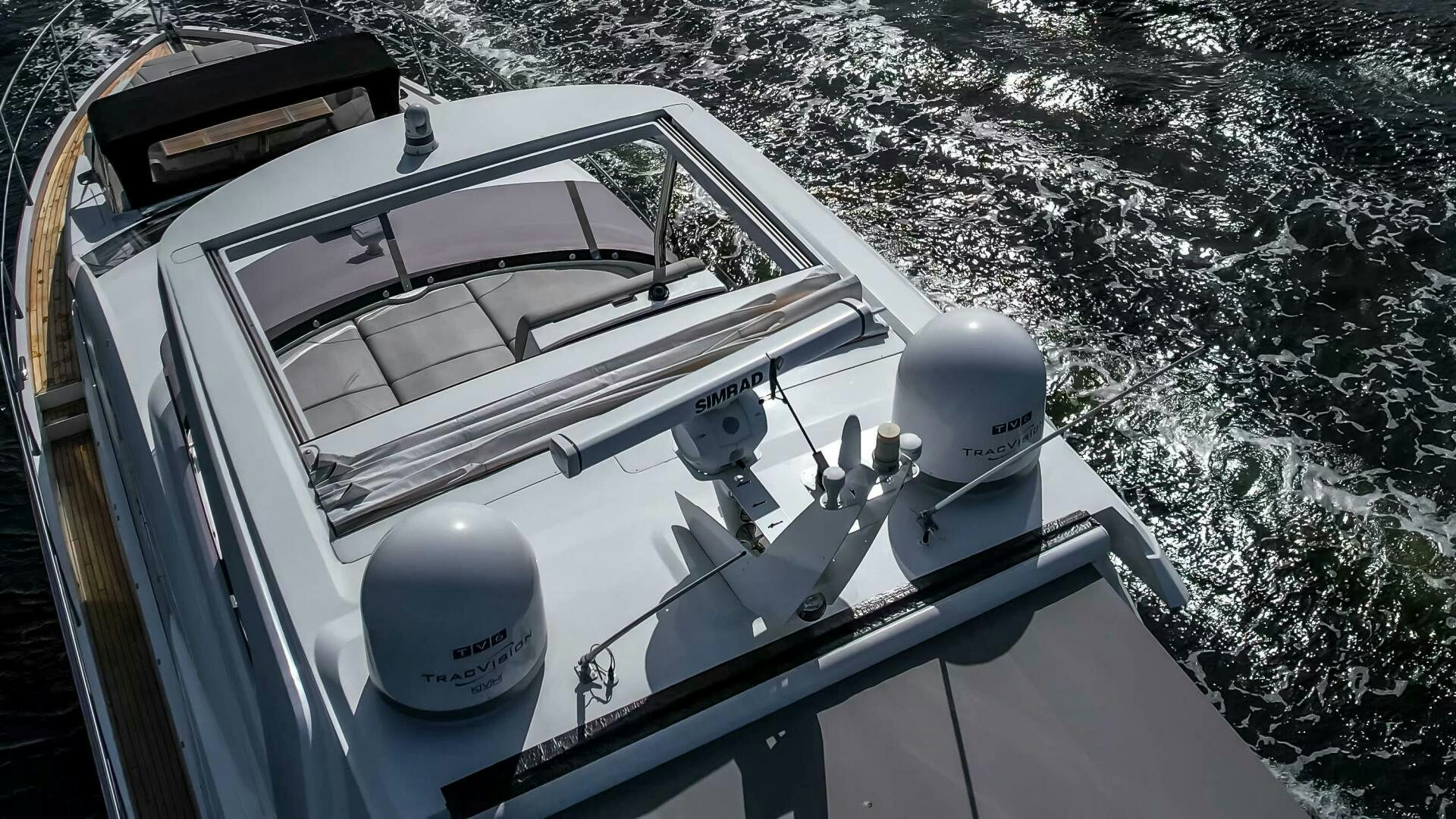 a white boat with a white propeller aboard LAGO PARADISE Yacht for Sale