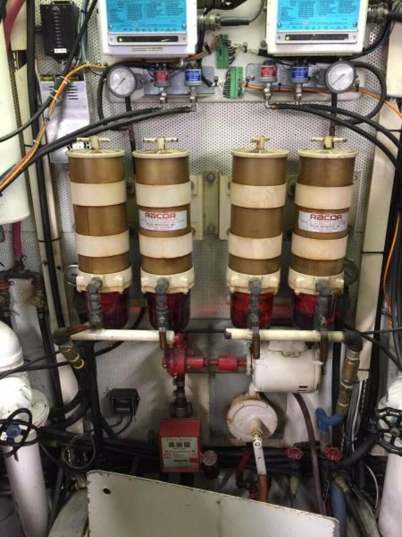 a machine with tubes and tubes aboard SOUTHERN BREEZE Yacht for Sale