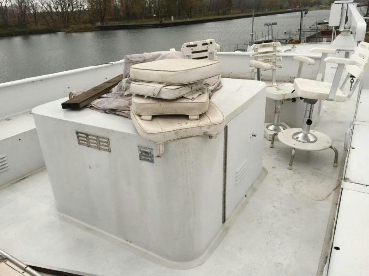 a large white machine aboard SOUTHERN BREEZE Yacht for Sale