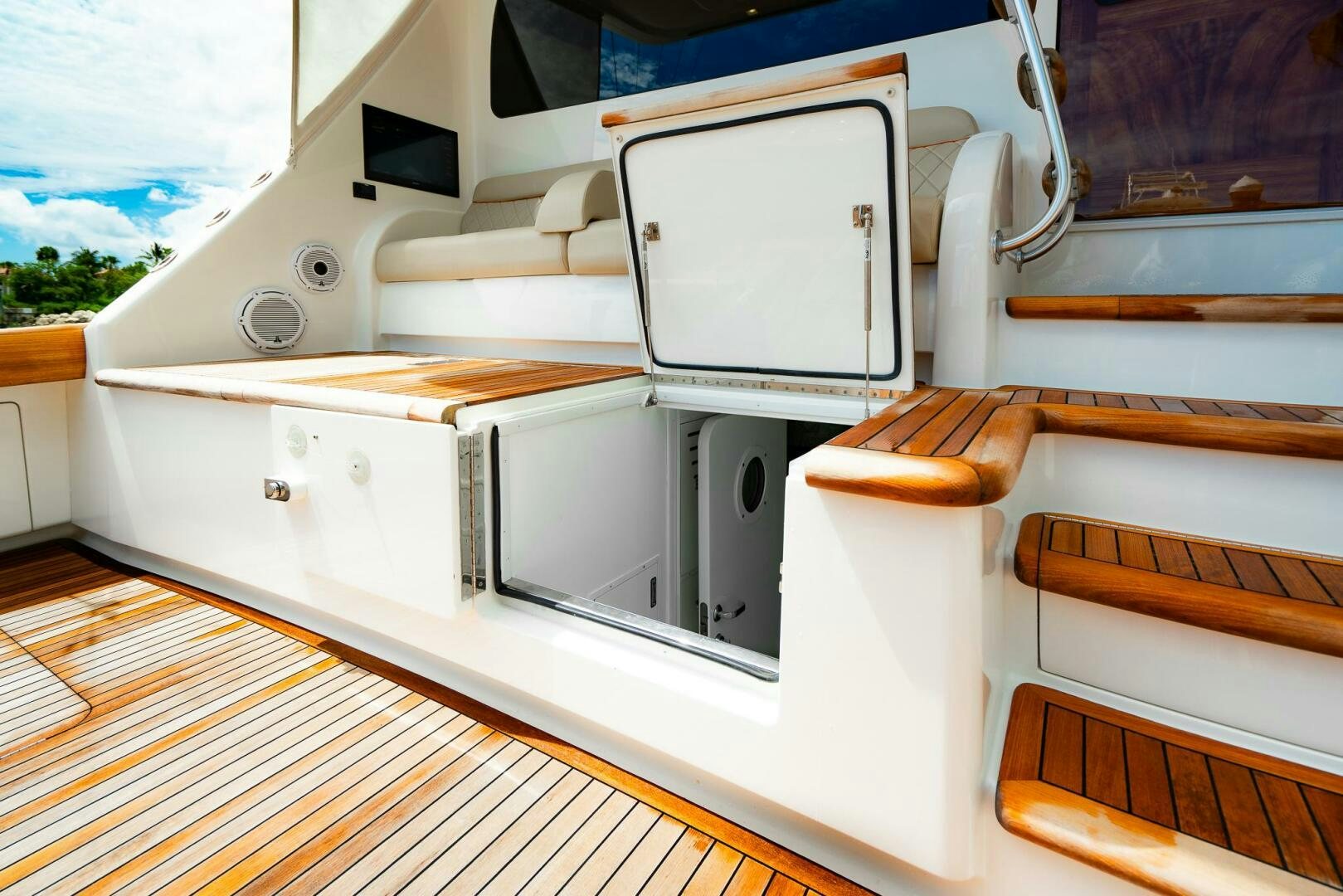 a white microwave on a boat aboard FRIGATE Yacht for Sale