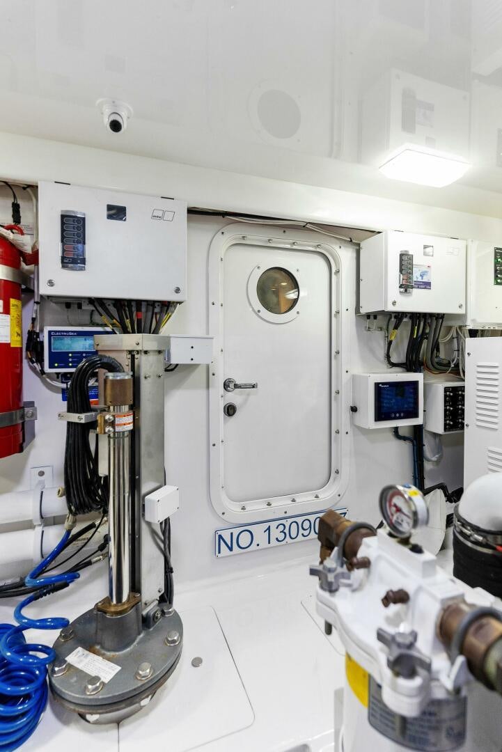 a machine with a light aboard SEA HAWK Yacht for Sale